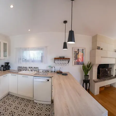 Holiday home Maison De Vigneron Saint-Cyr-en-Bourg